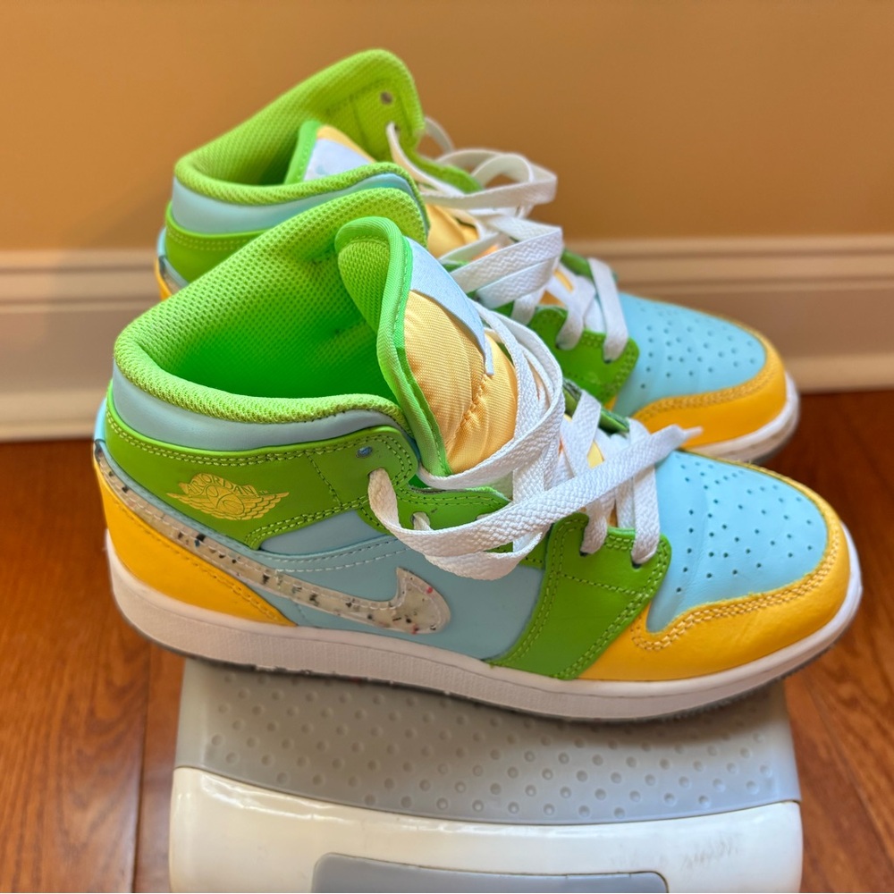 Kids colorful retro Jordan 1 high top Sneakers size 4.5